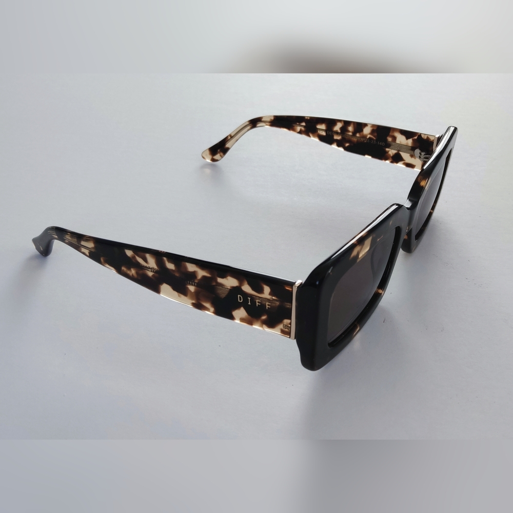 Diff Tortoise Shell Rectangular Sunglasses. 51-23… - image 3